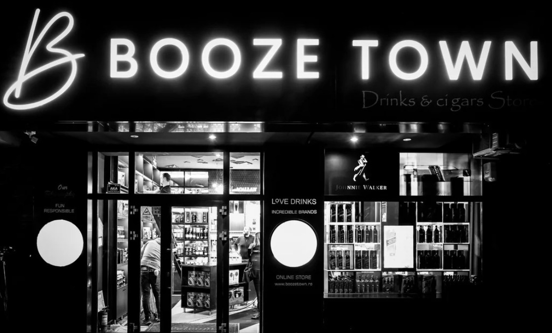 Vitrina care arata ingrijit si coerent